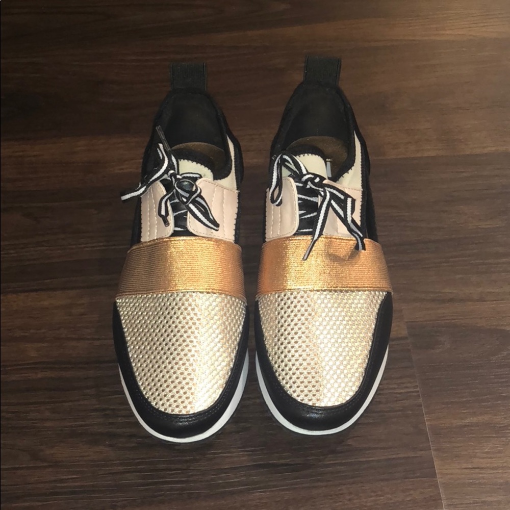 Steve Madden Metallic Sneaker